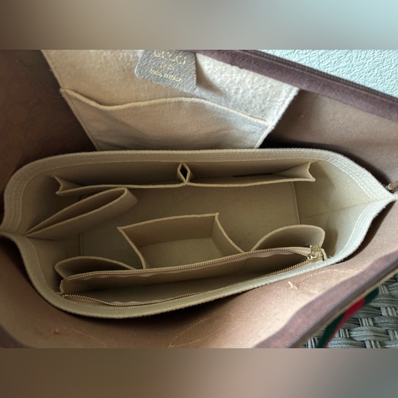 Vintage Gucci Zip Tote ❤️💚 - Picture 8 of 12